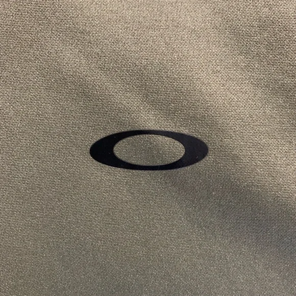 SOLD Oakley Green 1/4 Zip XL Golf Pullover - Picture 2 of 7